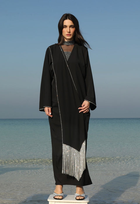 <transcy>عباية سوداء وذهبية</transcy>