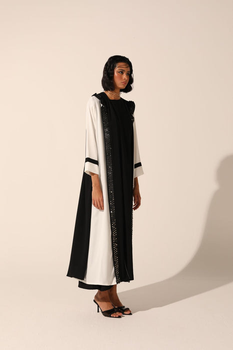 Monochrome Abaya in Crepe